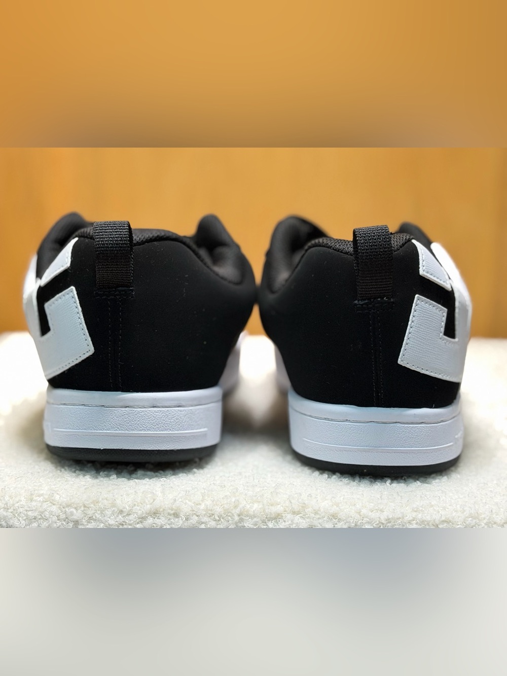 DC Men’s Court Graffik Black and White Low-Top Skate Sneakers Sz 8 New. No box - Picture 5 of 9